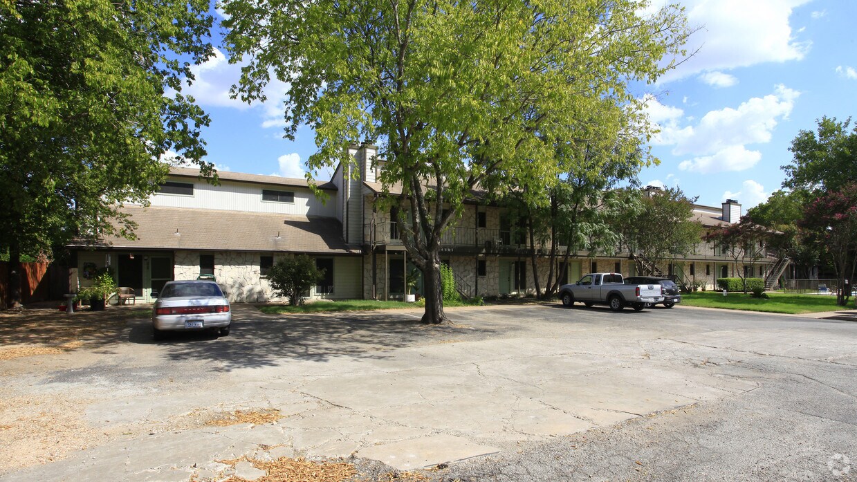 Building Photo - Pharo Condominiums