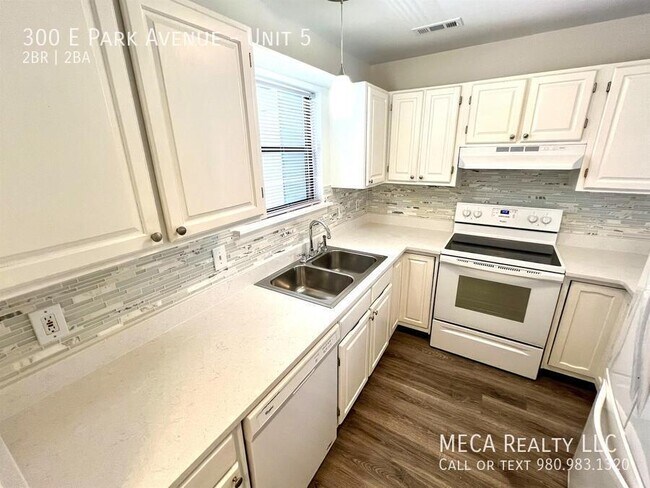 Foto del edificio - 300 E Park Ave