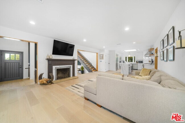 Foto del edificio - 668 Bienveneda Ave