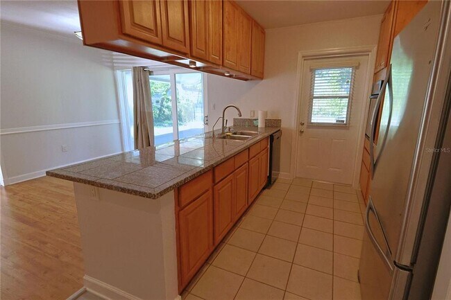 Building Photo - 404 Barclay Dr