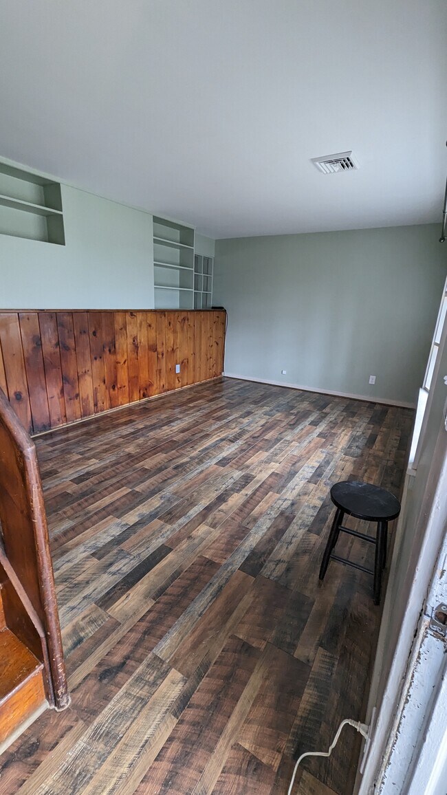 Entry/Living Room - 311 Locust Dr