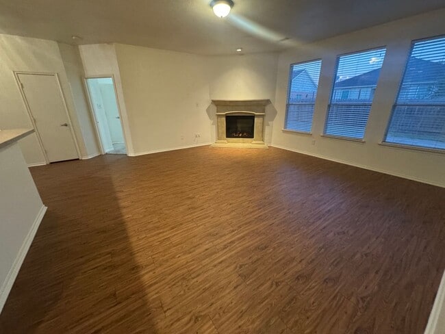 Building Photo - Beautiful Home in Crowley