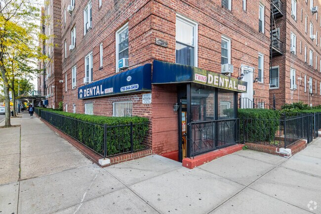 Foto del edificio - 114-06 Queens Blvd