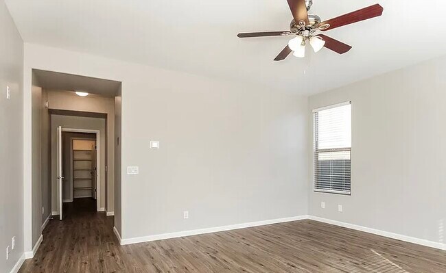 Foto del edificio - 12145 W Patrick Ln