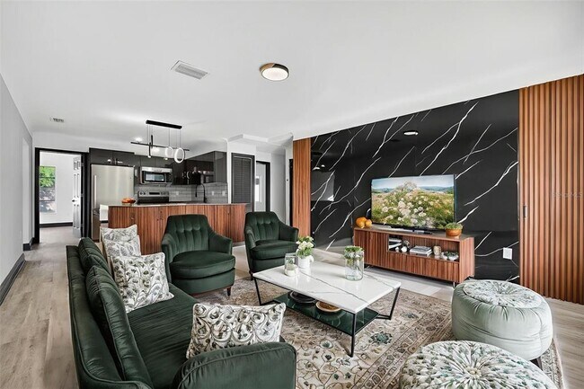 Foto del edificio - 2401 42nd St S