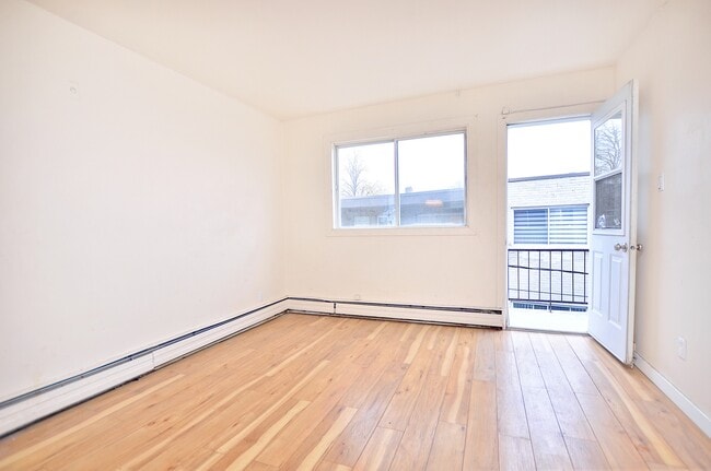 Building Photo - 5665 Boul Henri-Bourassa E