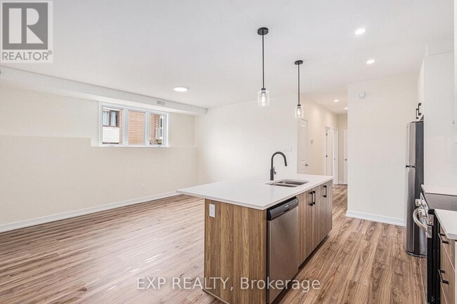 Photo du bâtiment - 897-897 Laurier St