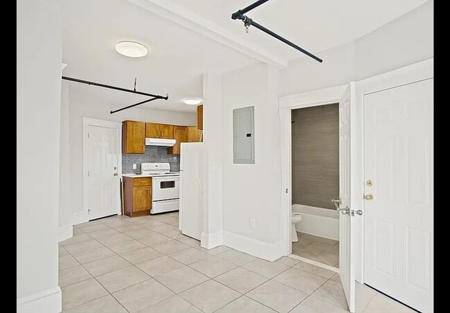 Building Photo - 2 Redfield St