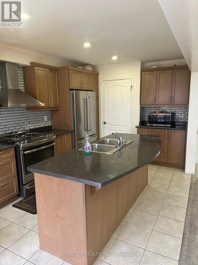 Building Photo - 30 Stedford Cres