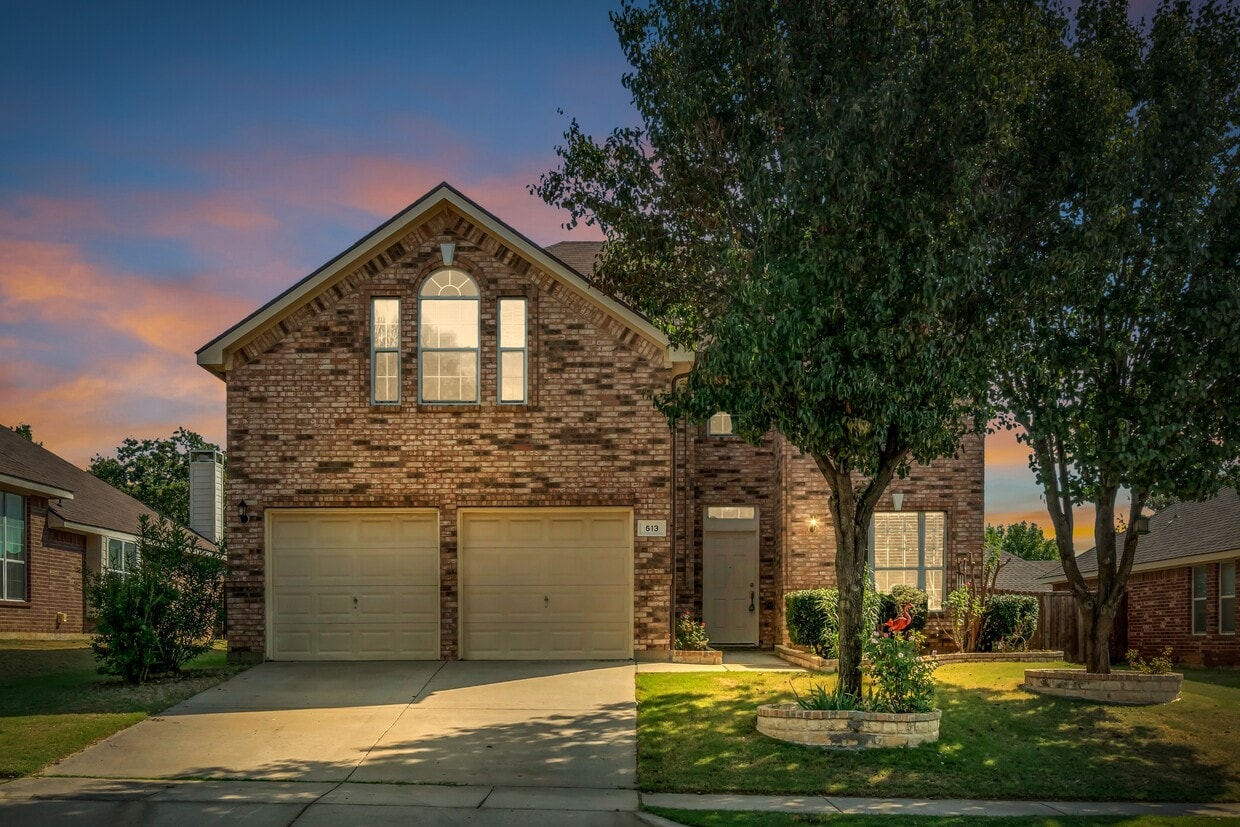 Primary Photo - 513 Renee Dr