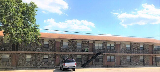 Building Photo - 102 E Avenue A Ave