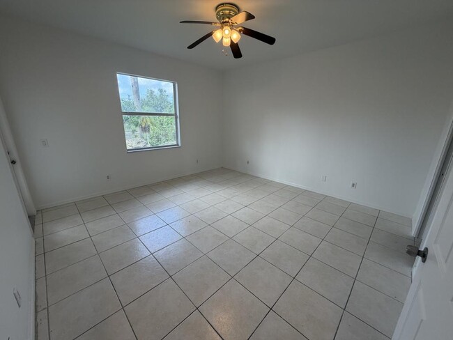 Building Photo - 1400 SW 31st Terrace