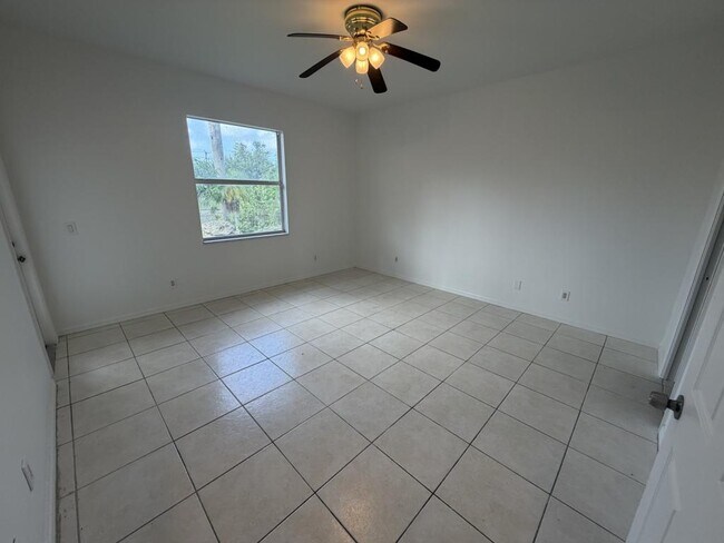 Foto del edificio - 1400 SW 31st Terrace