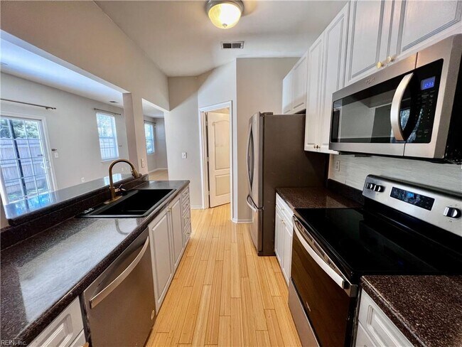 Foto del edificio - 4581 Duffy Dr