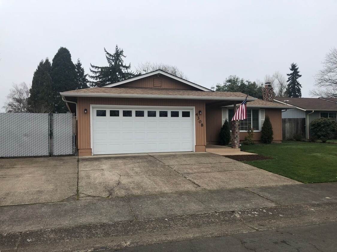 Primary Photo - Spacious 3-bedroom, 2 bath home in SE Albany