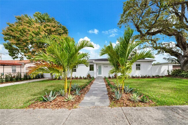 Building Photo - 7235 SW 39th St