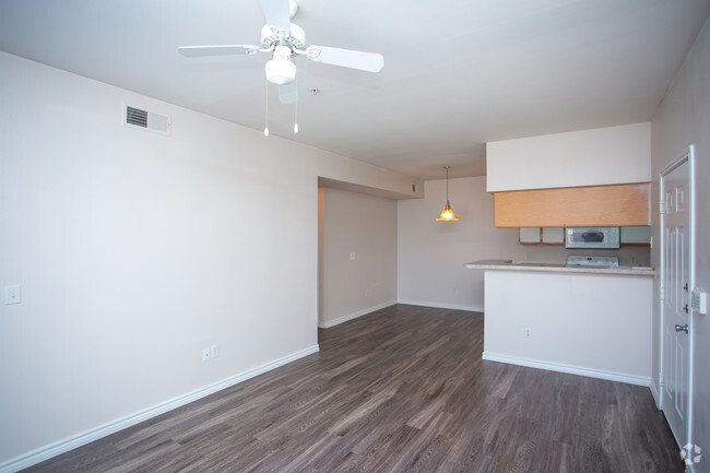 The Renaissance 2BDx2BA 945 ft² - Woodridge Apartments