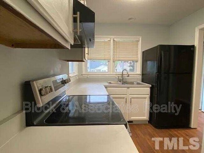 Foto del edificio - 3612 Pine Knoll Dr