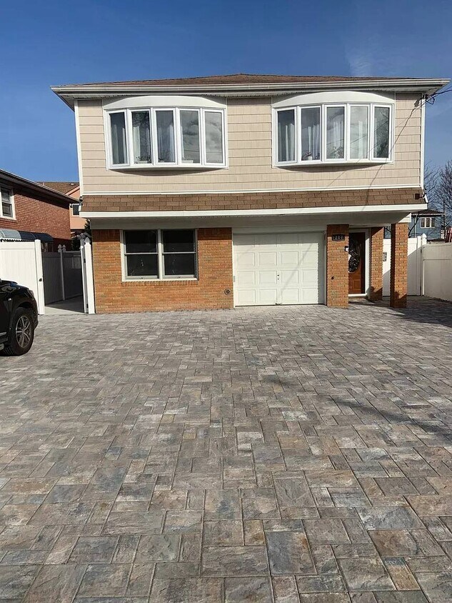 Foto principal - 217 Armstrong Ave