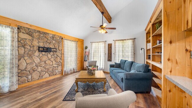 Foto del edificio - 11400 Highcrest Dr