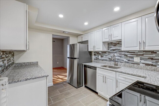 Building Photo - 219 Willow Ter