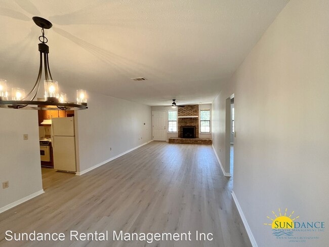 Building Photo - 2 br, 1 bath House - 687 Valley Road