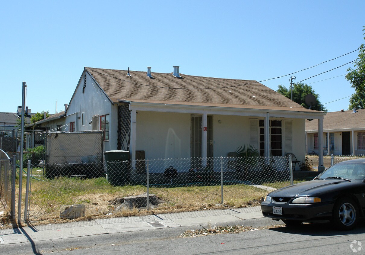Primary Photo - 126 Madoline St