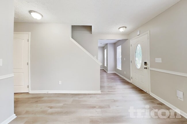 Building Photo - 1829 Elkpark Dr