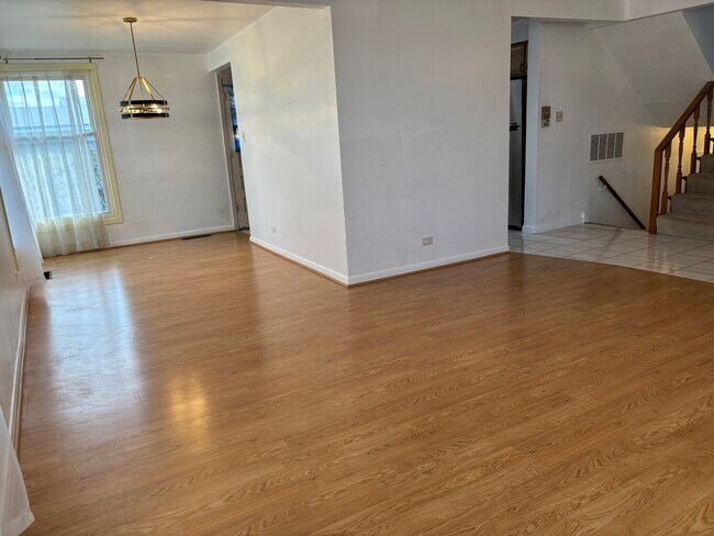 Foto del edificio - 833 Leamington Ave