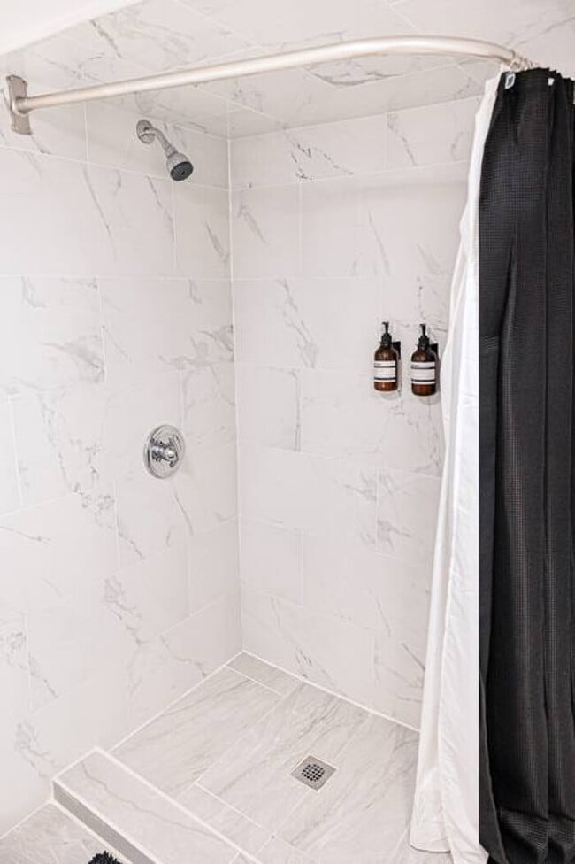 Building Photo - Modern Studio Getaway | 18 MINS to NYC |10...