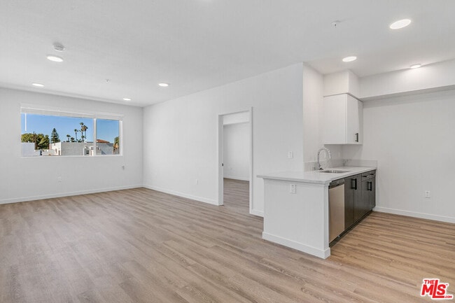 Foto del edificio - 10824 Blix St