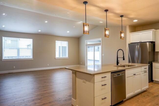 Building Photo - Incredible New 3 Bedroom Home in Post Fall...