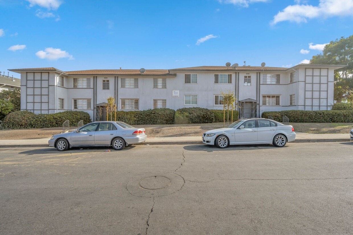 Building Photo - 4026-4050 West Blvd.