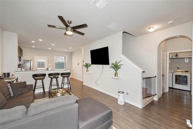 Foto del edificio - 3544 Wooded Ln
