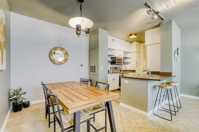 Foto del edificio - 1201 Grove Blvd