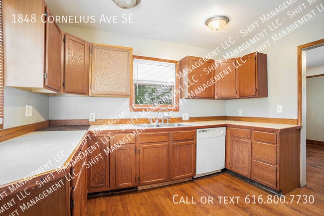 Building Photo - 1848 Cornelius Ave SE