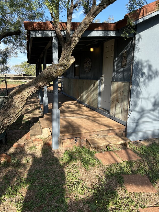 Foto del edificio - 648 FM 126
