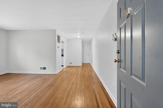 Building Photo - 415 N West St