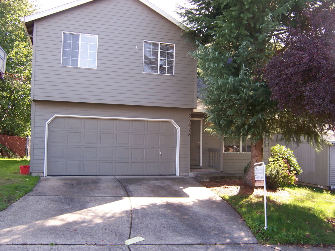 Primary Photo - ~Beautiful Two-story Home Located in the N...