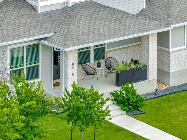 Foto del edificio - 8415 Laughlin Ln