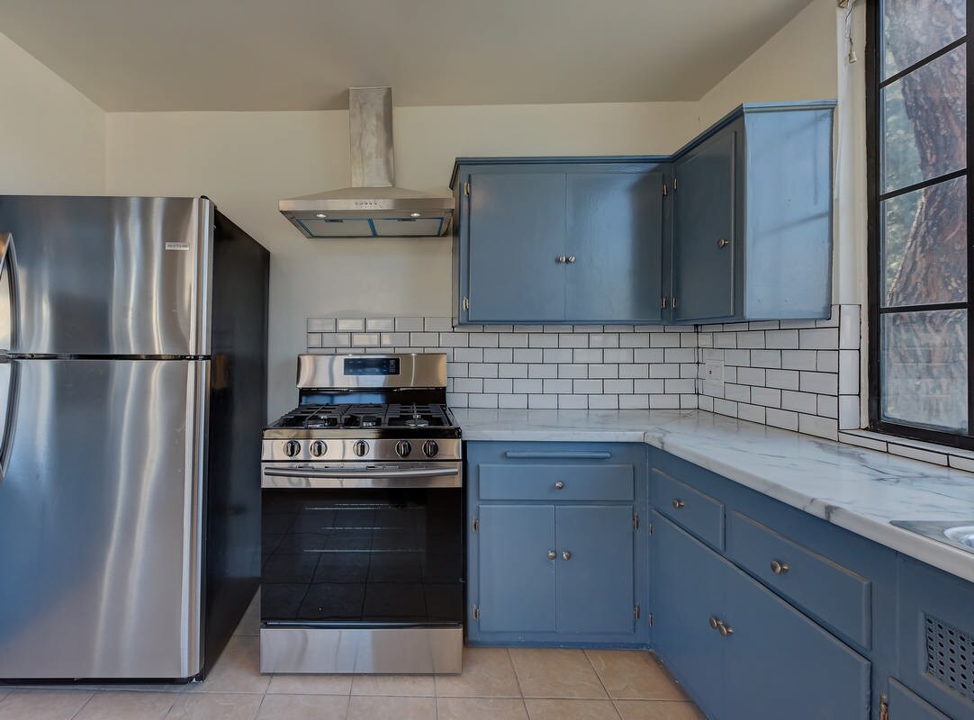 Primary Photo - 3018 Stocker St