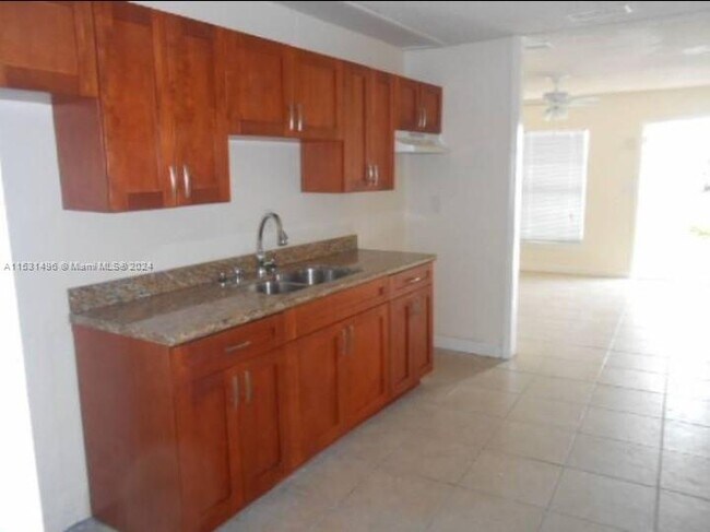 Foto del edificio - 736 NW 2nd Way