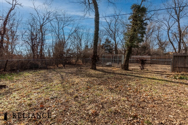 Building Photo - 2009 N Old Manor Rd