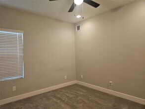 Building Photo - 2621 Hutchins St