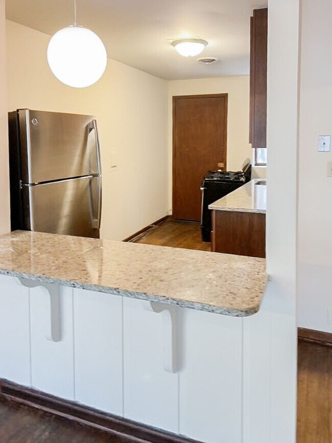 Foto del edificio - 877 W Lill Ave