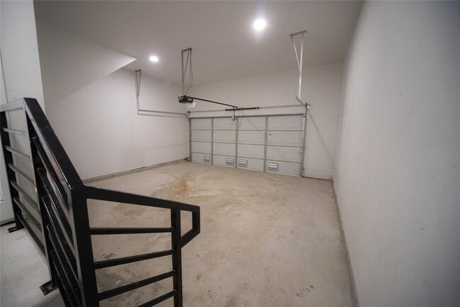 Building Photo - New Beautiful Townhome Great Location - 240