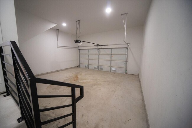 Foto del edificio - New Beautiful Townhome Great Location - 240