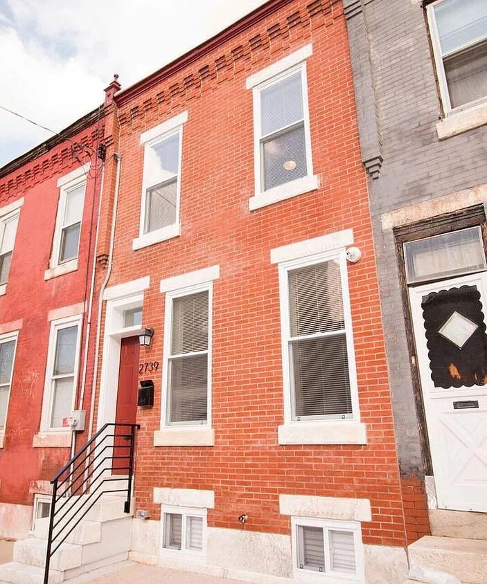 Primary Photo - Fully Renovated 3-Bedroom Townhome in Gray...