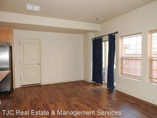 Foto del edificio - 2 br, 1.5 bath House - 9944 MLK Blvd