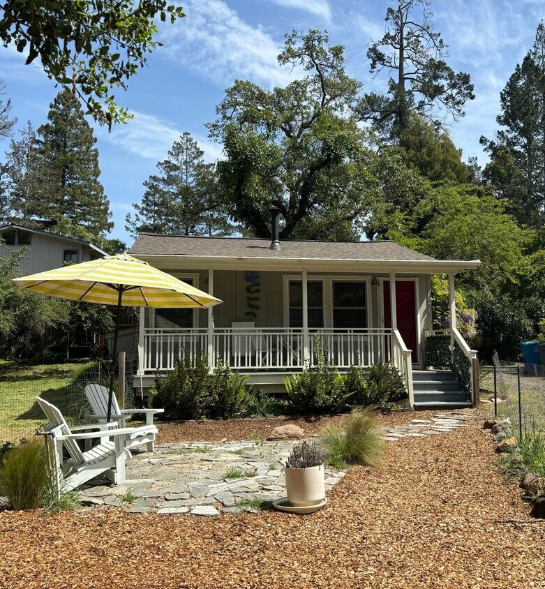 Primary Photo - One Bedroom One Bath Gated Cottage